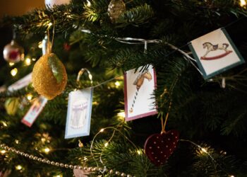 Jak kultywować z dziećmi świąteczne tradycje? – praktyczne wskazówki dla rodziców