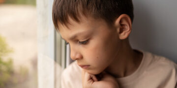 Dziecko alkoholika – jak rozpoznać i jak mu pomóc?