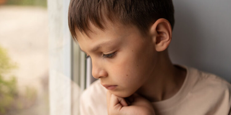 Dziecko alkoholika – jak rozpoznać i jak mu pomóc?