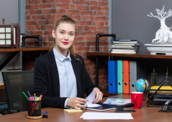 Co lepiej zrobić – kurs czy studia podyplomowe z zarządzania oświatą?