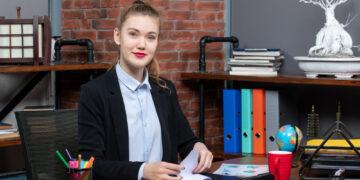 Co lepiej zrobić – kurs czy studia podyplomowe z zarządzania oświatą?