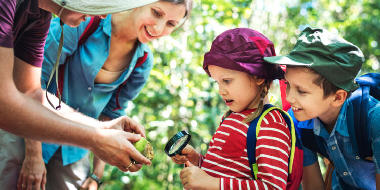 Kadra kolonii i obozów – kto dba o bezpieczeństwo i dobrą zabawę dzieci?