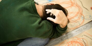 Cisza, zamknięcie, bunt – niepokojące sygnały w okresie dojrzewania