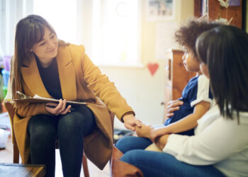 Jak wdrożyć program ochrony zdrowia psychicznego w szkołach?