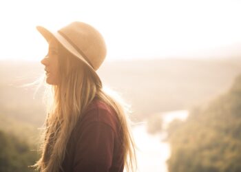 Maskowanie autyzmu u kobiet – dlaczego diagnoza psychologiczna przychodzi później?