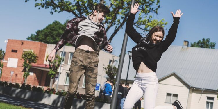 Obozy młodzieżowe oczami pedagoga – jak wyjazdy kształtują kompetencje społeczne dzieci?