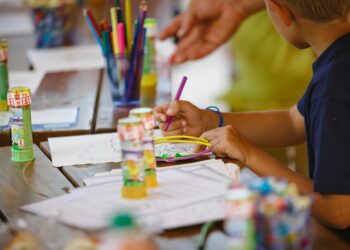 Kreatywność w edukacji – dlaczego dzieci przestają myśleć twórczo?