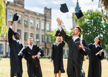 Po tych studiach zdobędziesz pracę z wysokimi zarobkami! Poznaj najlepsze studia licencjackie 2026